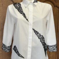 CHEMISE BLANCHE À DENTELLE NOIRE GÉOMÉTRIQUE 2 - Signature F