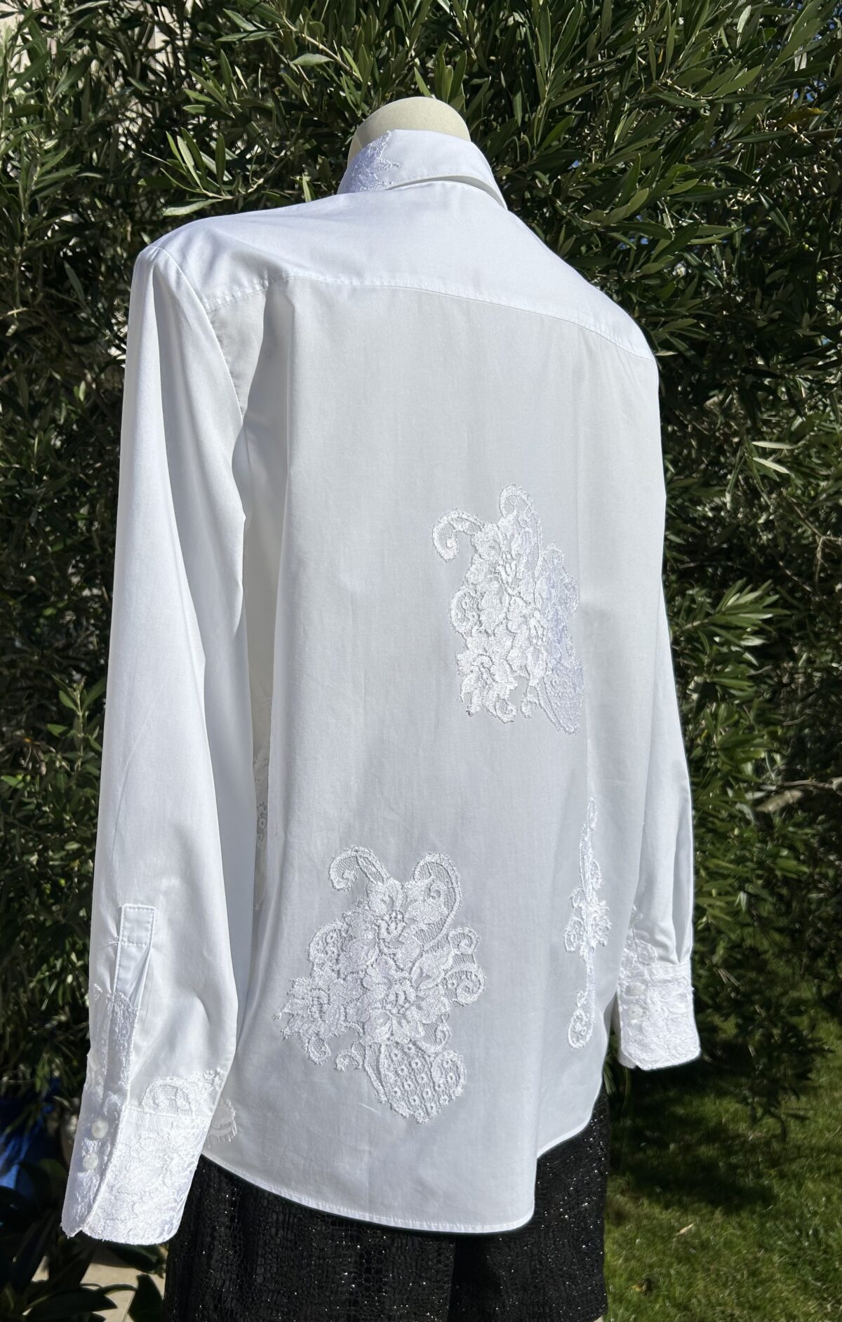 Chemise Blanche brodée en dentelle - Signature F