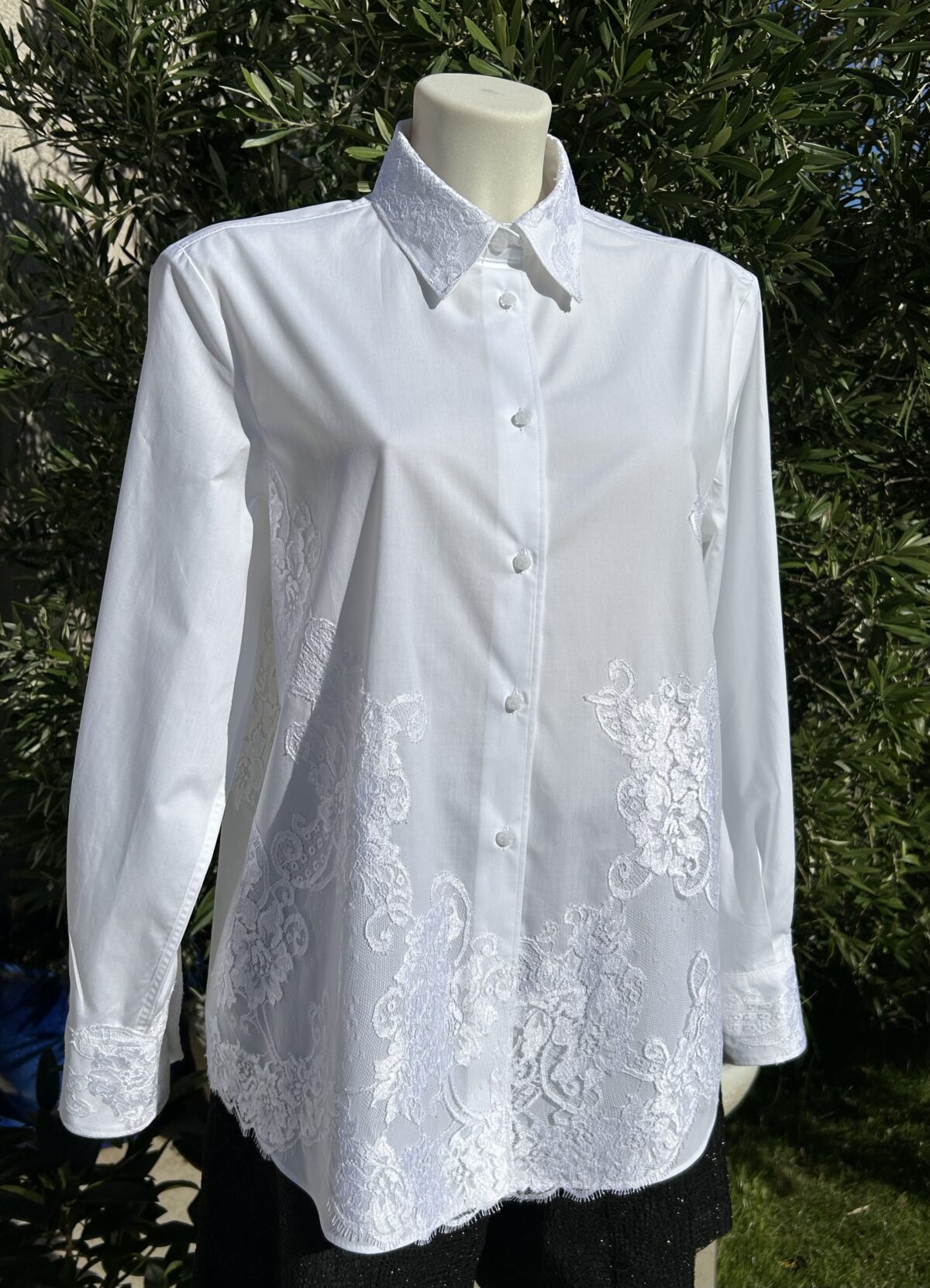 Chemise Blanche brodée en dentelle - Signature F