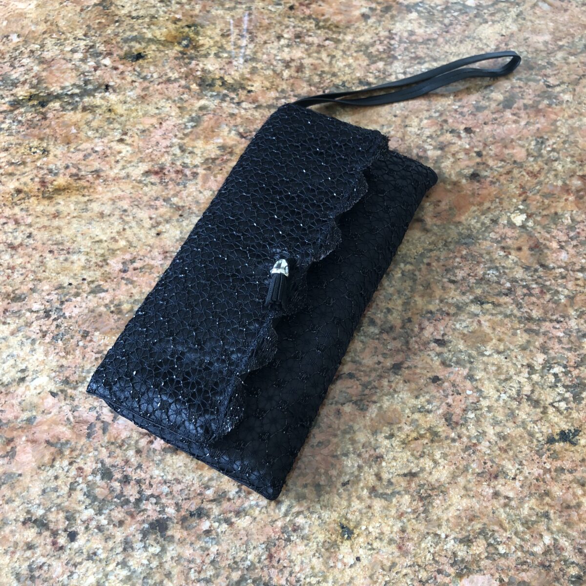 Pochette Dentelle Noire 1 - Signature F