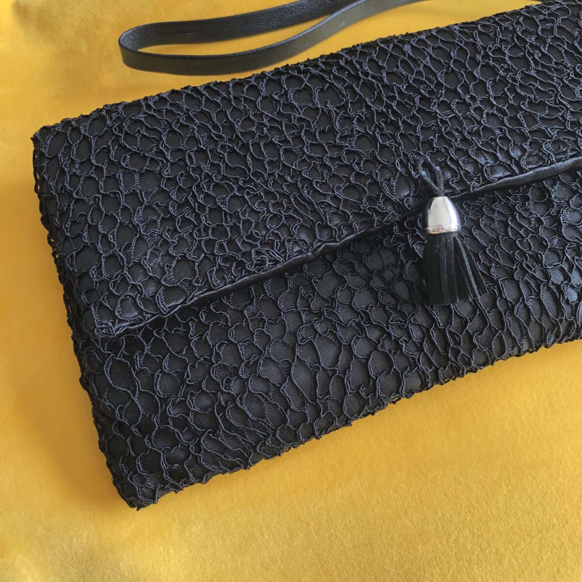 Pochette dentelle noire à motifs