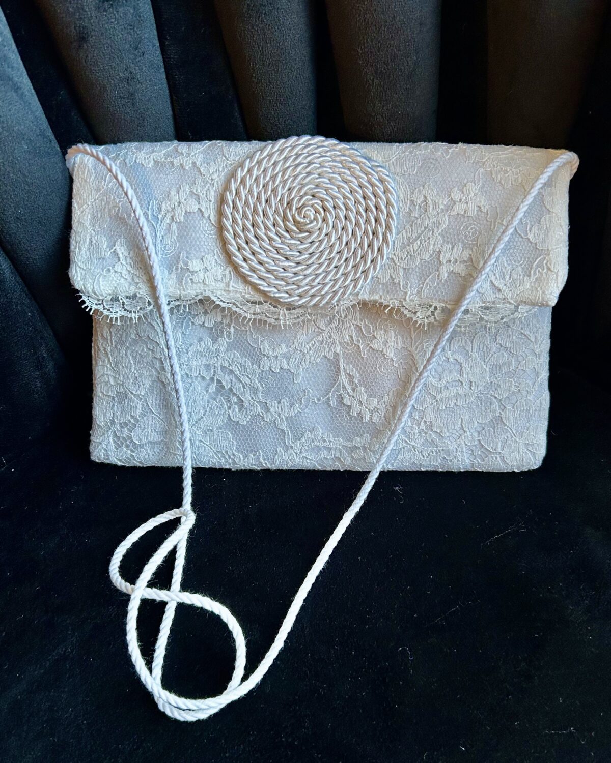 Pochette dentelle blache géométrique - Signature F