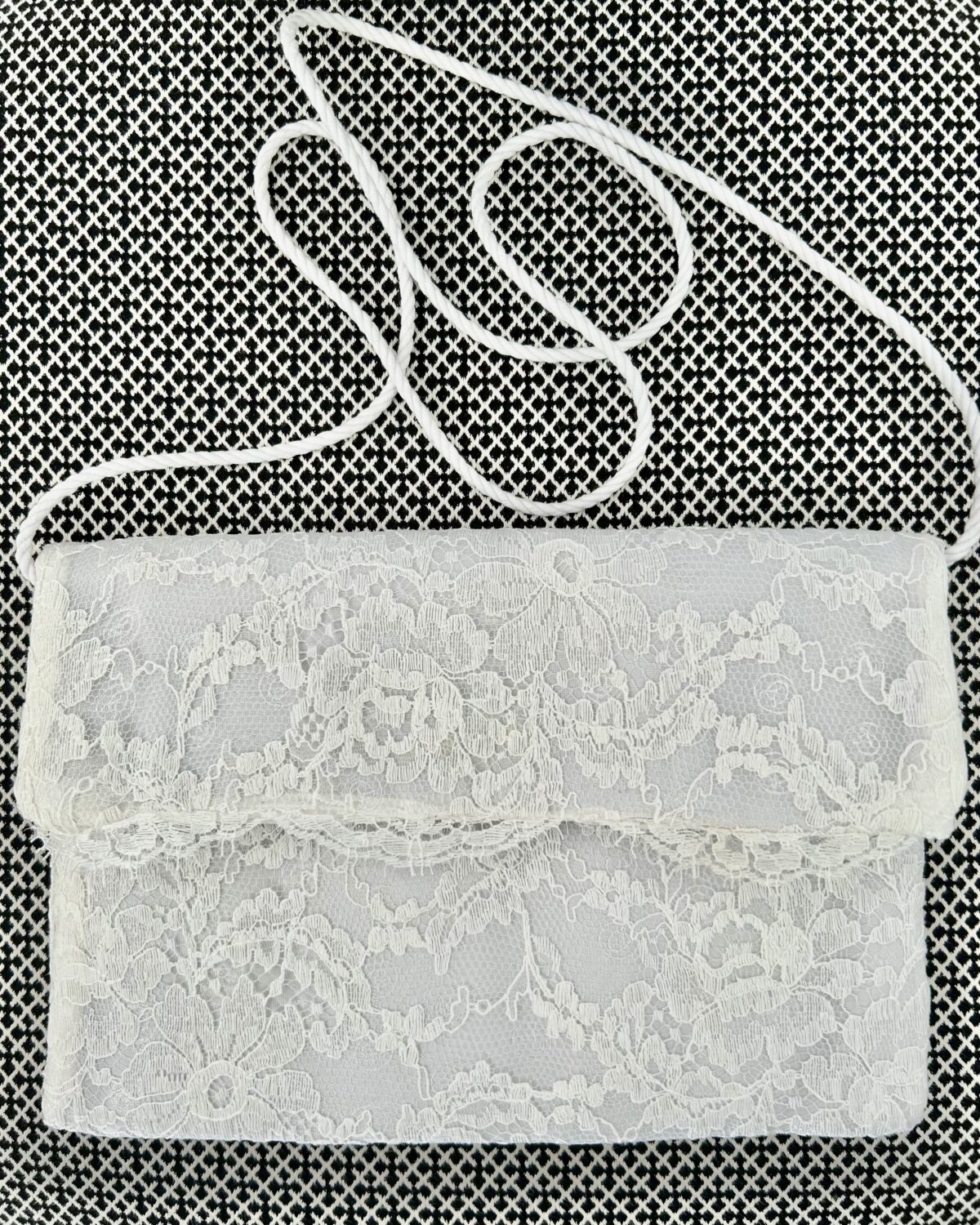 Pochette en dentelle blanche - Signature F