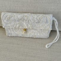 Pochette dentelle blanche brodée blanc et or - Signature F
